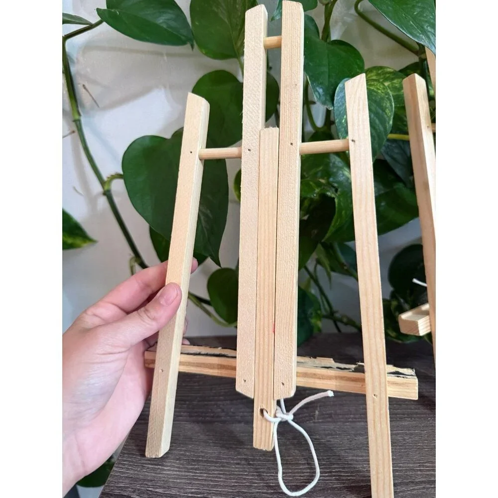 (4) wooden small table top easels